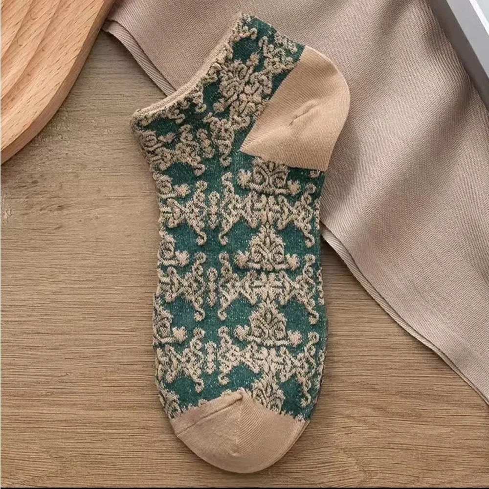 Women’s Floral Embroidered Socks 5 Pairs